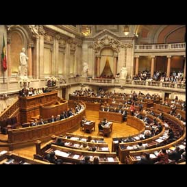 AR parlamento 30JUN 8740 