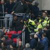 Violência volta aos estádios Ingleses – 10 detidos